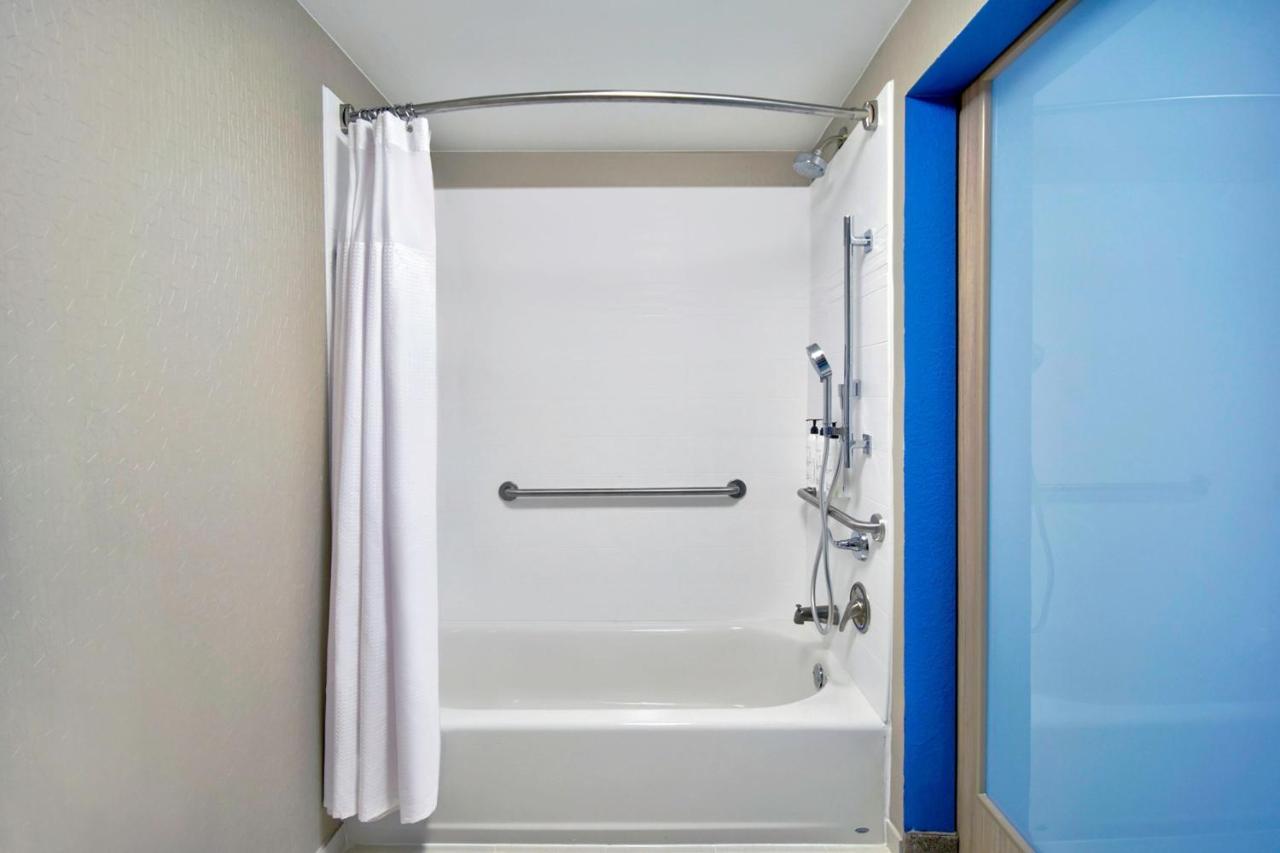 Kearsarge Springhill Suites Erie מראה חיצוני תמונה