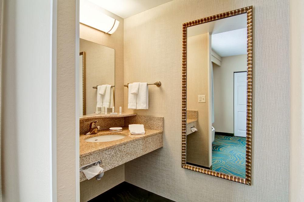 Kearsarge Springhill Suites Erie מראה חיצוני תמונה