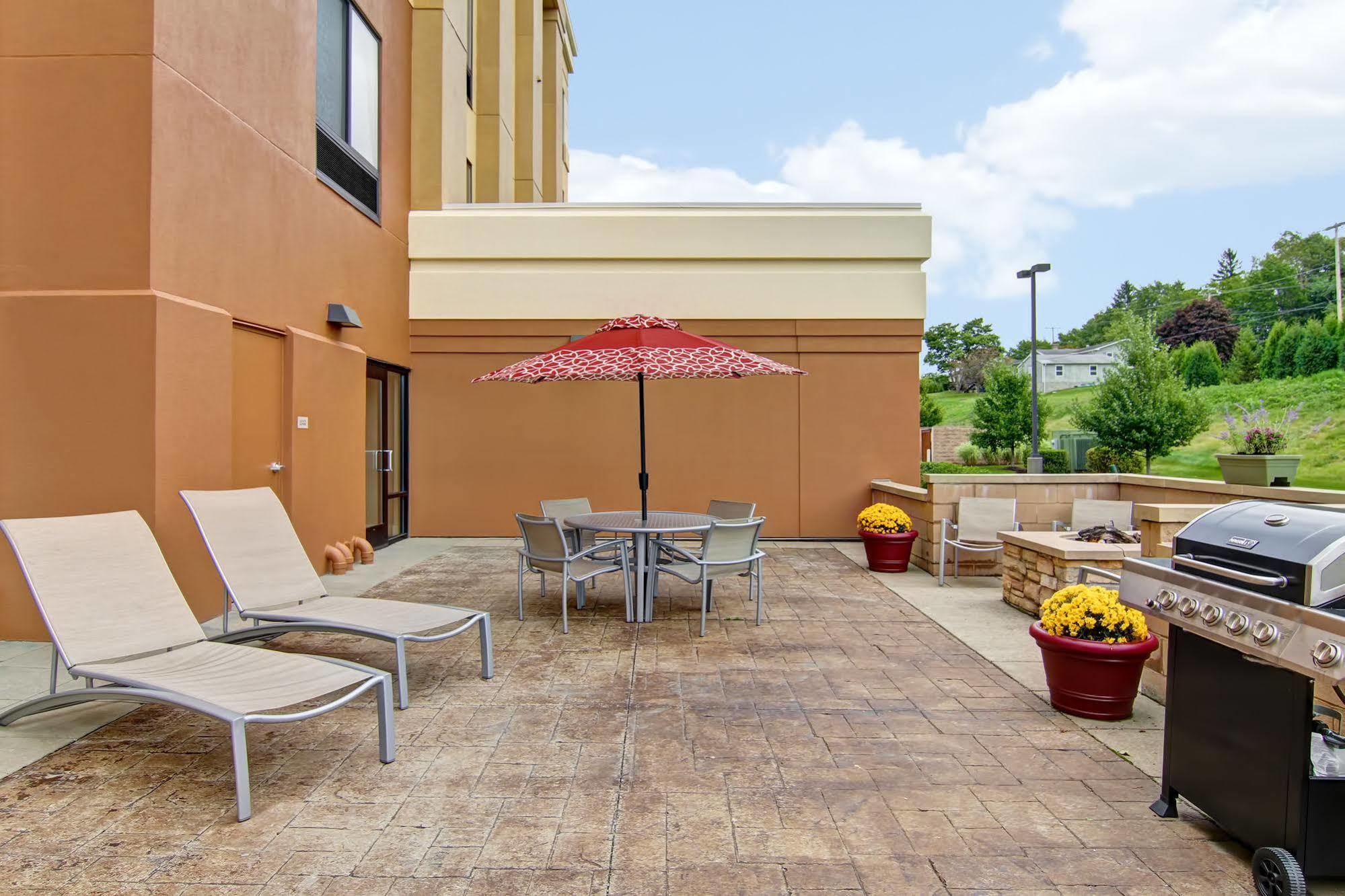 Kearsarge Springhill Suites Erie מראה חיצוני תמונה